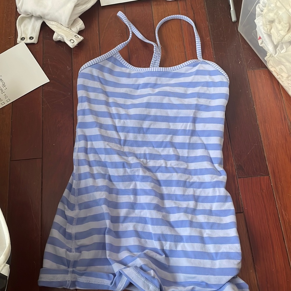 Lululemon Y top